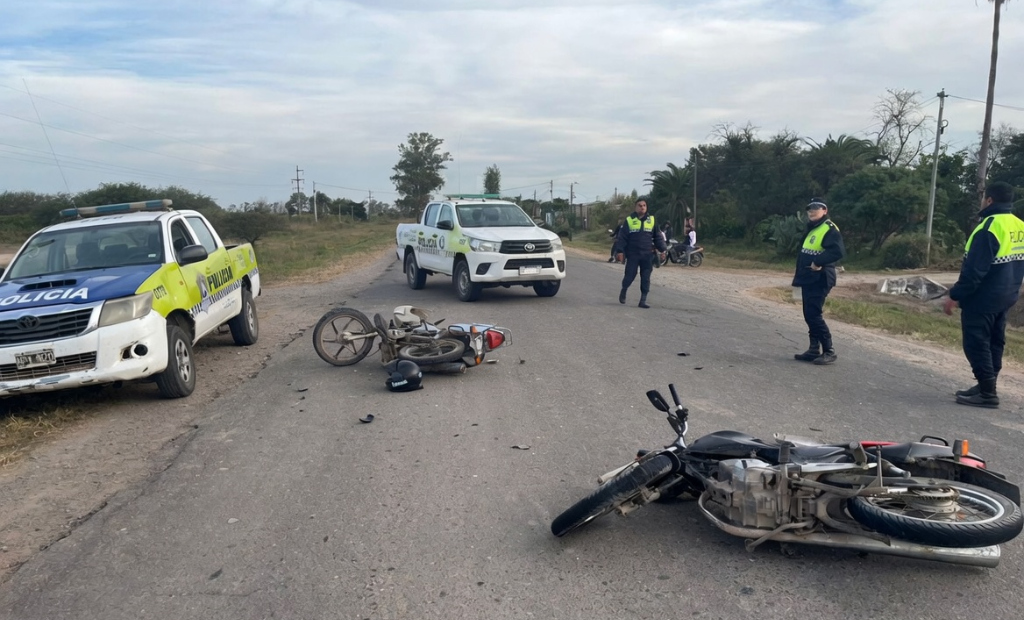 Un adolescente y una nena de 6 años que iban con un adulto resultaron heridos en un choque entre motos