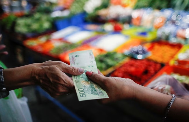 Hoy se conocerá la inflación de abril: el Gobierno anticipó una baja fuerte y busca consolidar la desaceleración